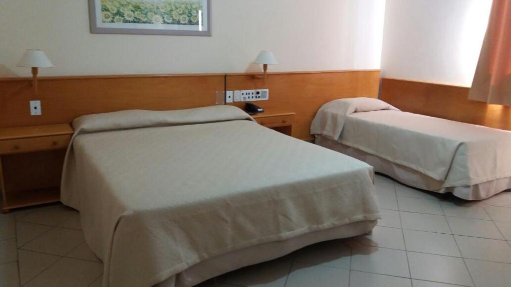 Quarto Triplo com Cama Casal